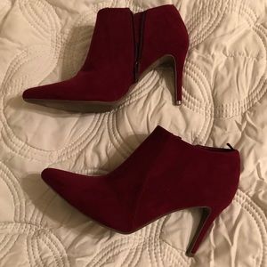 Old navy velvety ankle boots size 6